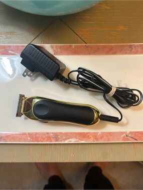 Wahl Gold and Black Corded Trimmer with Charger